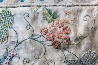 16._Grapes_and_flowers_embroidered_on_the_State_Bed_at_Erddig._National_Trust_Images_Paul_Harris.__-_Copy.jpg