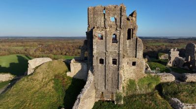 The_Kings_view_platform_within_the_Keep_at_Corfe_castle.__Image_National_Trust.__Richard_Gregory_-_Copy-min.jpg