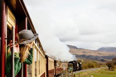 Steam_train_in_North_Wales_c_VisitBritain_-_Ben_Selway.jpg