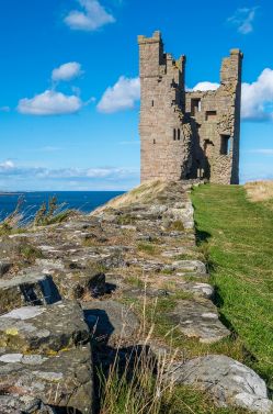 dunstanburgh-castle-3605767_1280.jpg