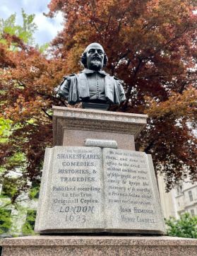 Shakespeare_statue_StMaryAldermanbury_garden_-_Copy.jpg