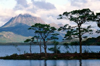 98090-loch-maree-medium_C_VisitScotland_-_Paul_Tomkins.jpg