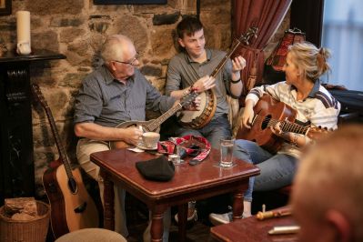 Music_at_The_Rostrevor_Inn.jpg