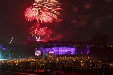 76595-hogmanay-torchlight-procession-medium.jpg