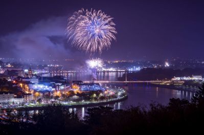 Derry_Halloween_Fireworks_c_Tourism_Ireland.jpg