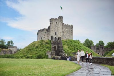 Cardiff_Castle_c_VisitBritain_-_Rama_Knight.jpg