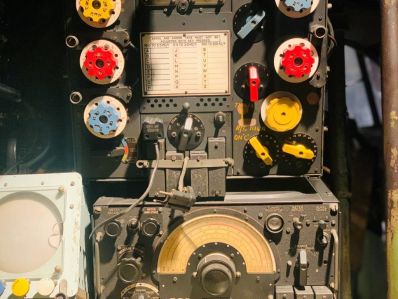 The_R1155_receiver_of_a_Lancaster_bomber_Imperial_War_Museum_meetmrlondoner_copy_2_-_Copy.jpg