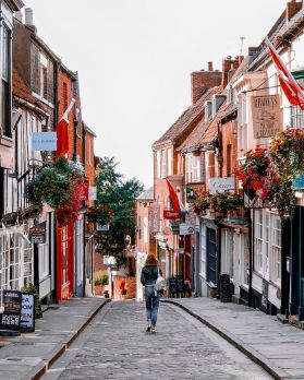 Steep_Hill_Lincoln_c_VisitBritain_-_Ellie_Dyduch.jpg