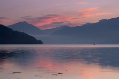 55395-loch-fyne-at-sunrise-viewed-from-inveraray-medium_c_VisitScotland_-_Kenny_Lam.jpg